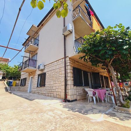 Apartments Viktorija Пула Екстериор снимка