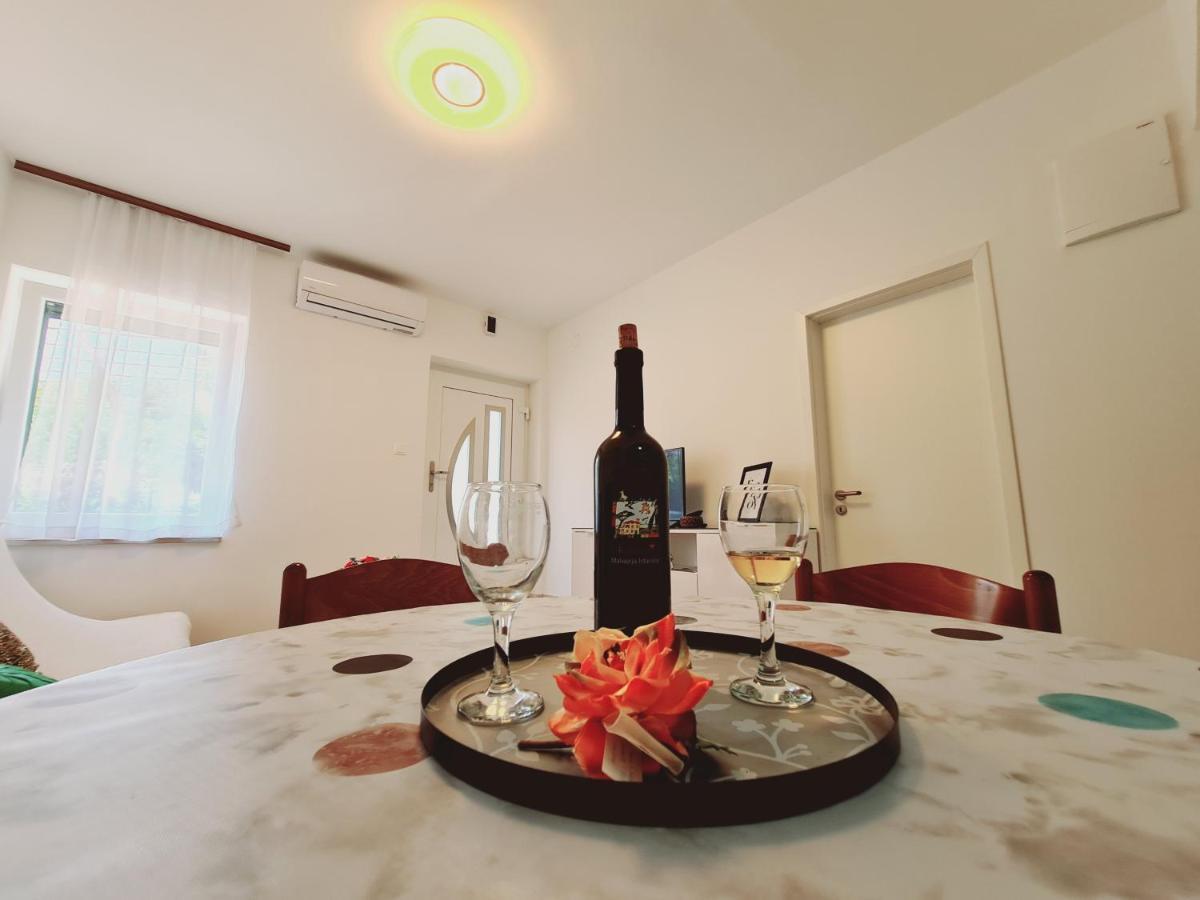 Apartments Viktorija Пула Екстериор снимка